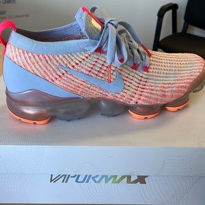 Nike air vapormax flyknit 3 size 10